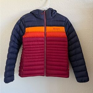 Cotopaxi Women’s Fuego Hooded Down Jacket Maritime/Raspberry